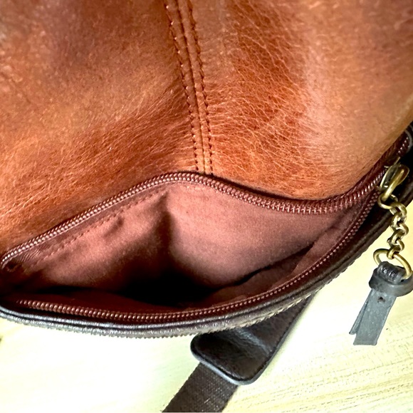 THE SAK BROWN AND BRONZE CROSSBODY BAG. - Picture 4 of 10